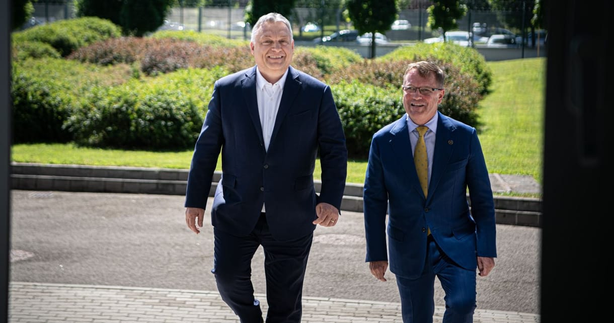 Tegnap még a kormányt kritizálta, ma már Orbánnal együtt nézte az aranytartalékot Matolcsy