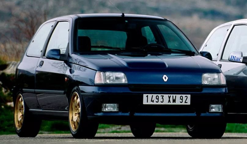 Méregzsák a 90-es évekből: eladó egy Renault Clio Williams 15 kilométerrel az órájában