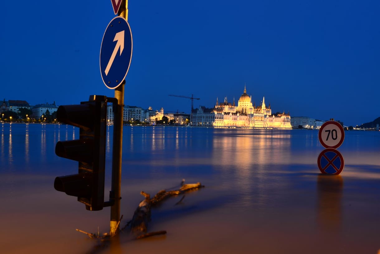 Budapesten járt az árhullám csúcsa – hírek percről percre