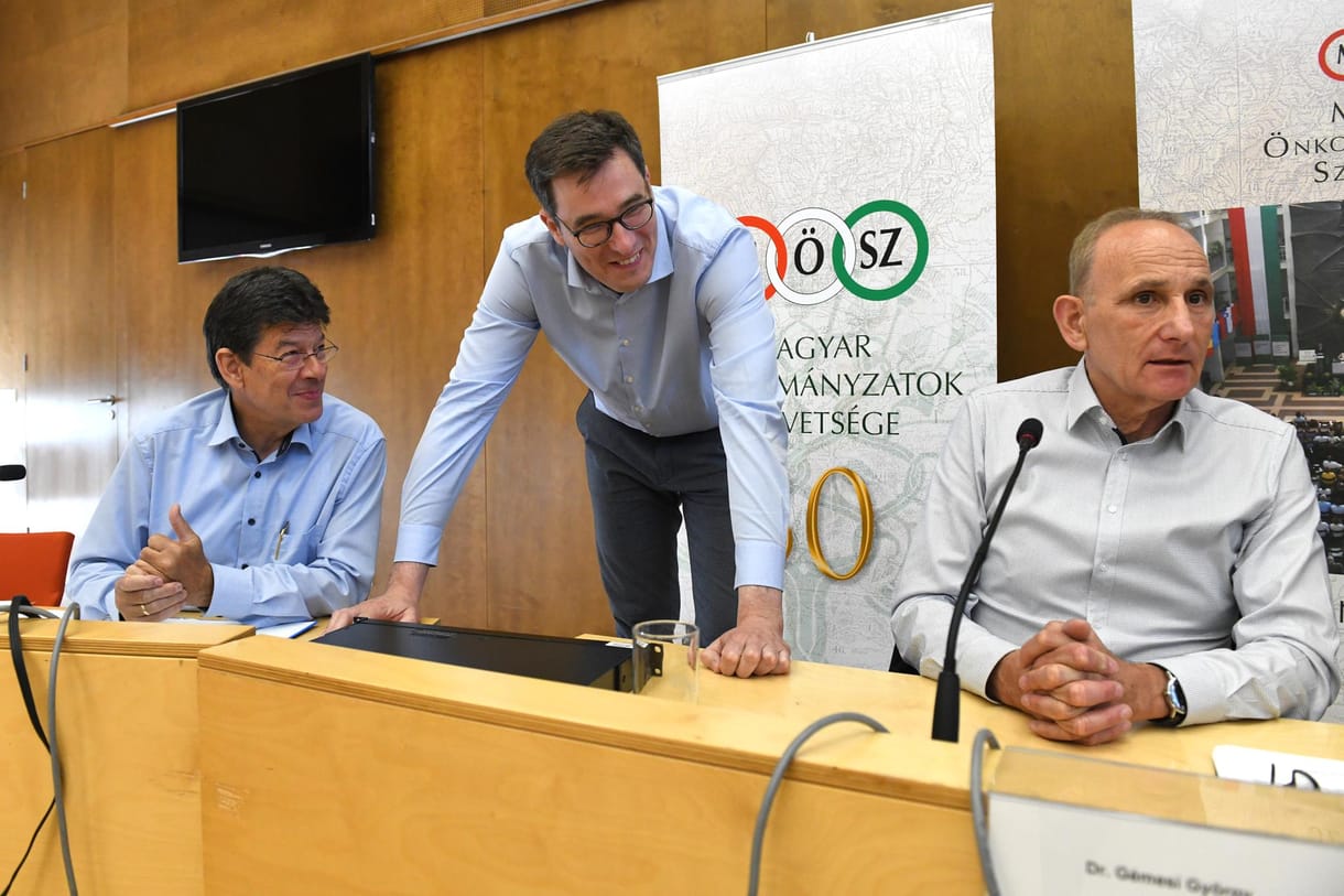 Polgármesterek bukhatnak bele, mert nem vették észre, hogy változott a róluk szóló törvény