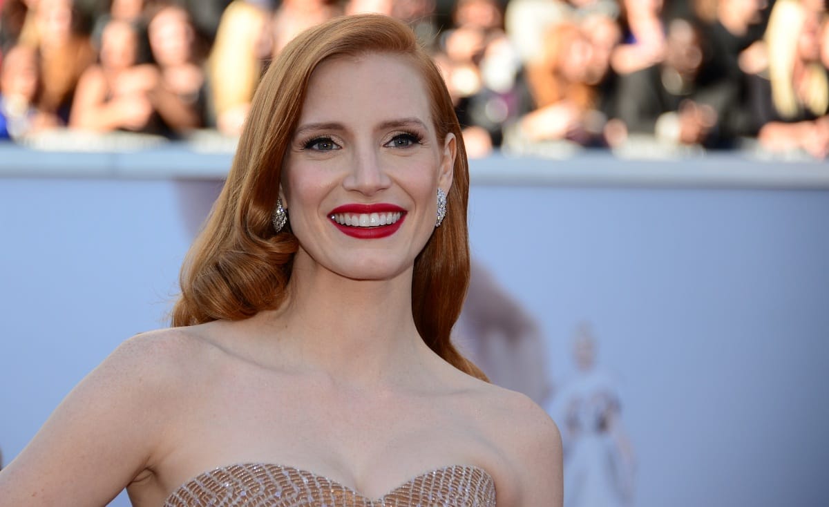 Jessica Chastain finoman belerúgott Johnny Deppbe