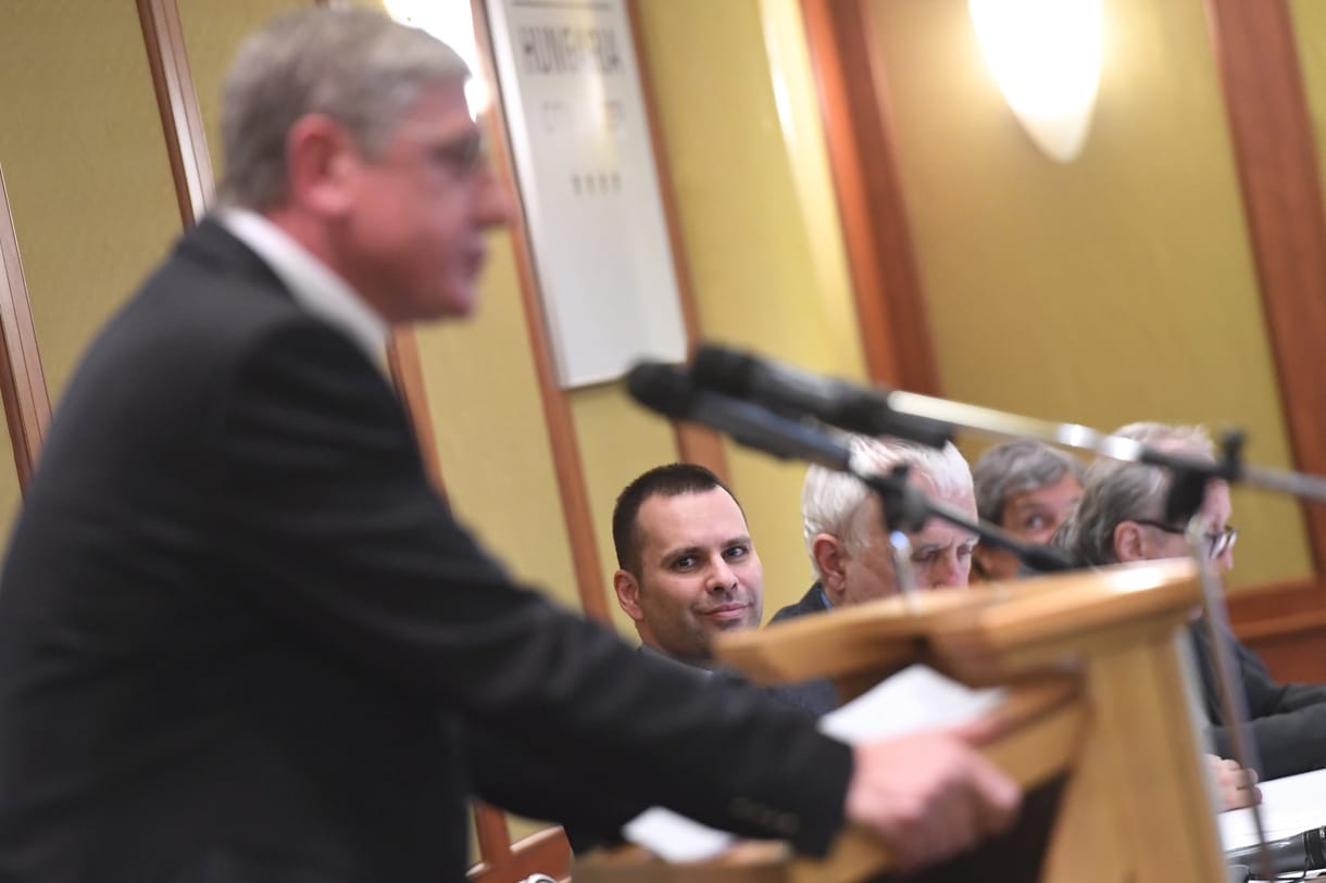 Hat újpesti MSZP-s lépett át a DK-ba