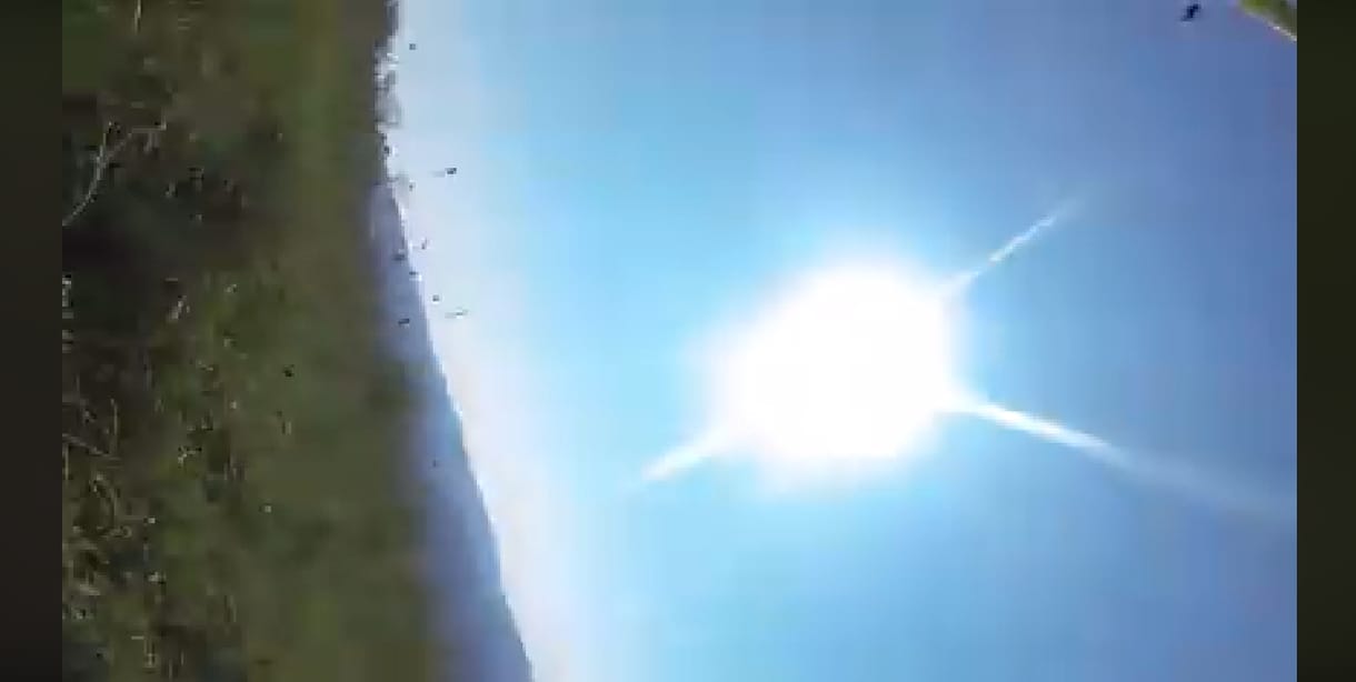 Nem kímélte a szél a budapesti siklóernyőst - videó