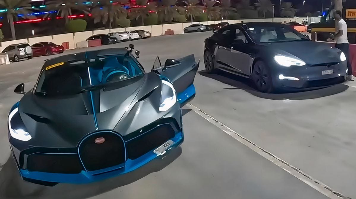 A Bugatti Divót is alaposan megizzasztja, ha egy Tesla az ellenfél – videó