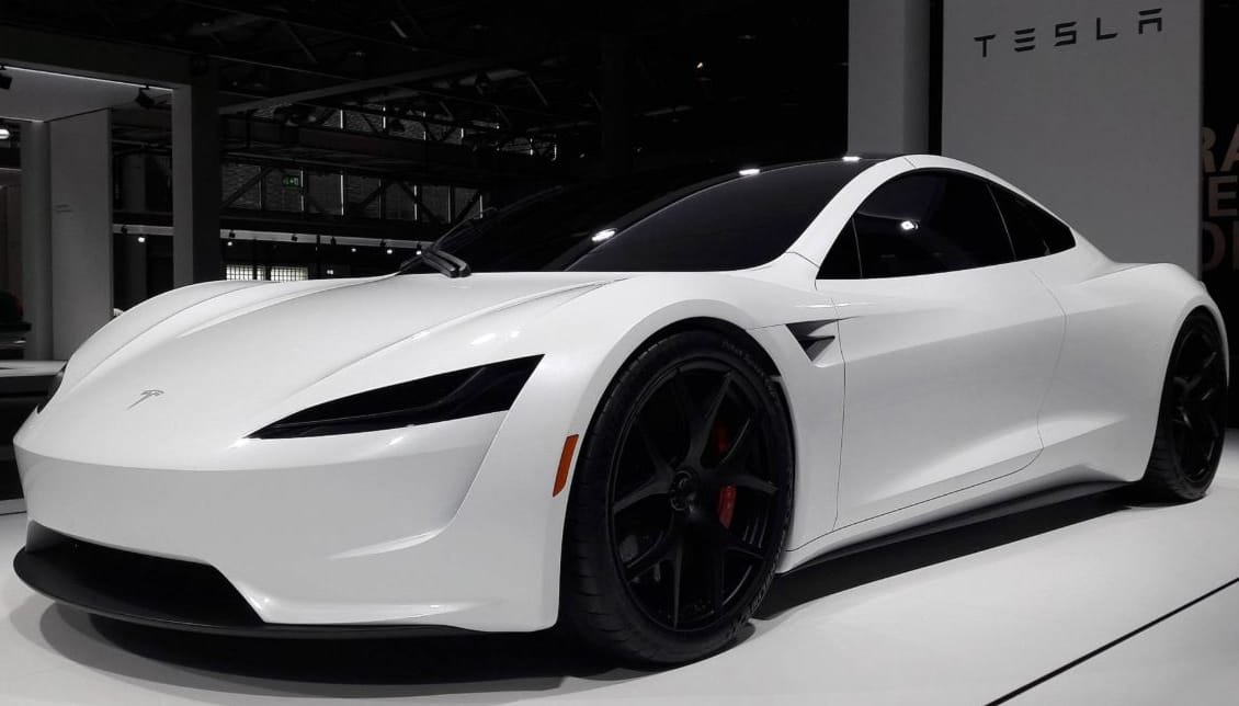 Őrült gyorsulás: ilyen reakciókat vált ki a 2 másodperc alatti Tesla-katapultálás – videó