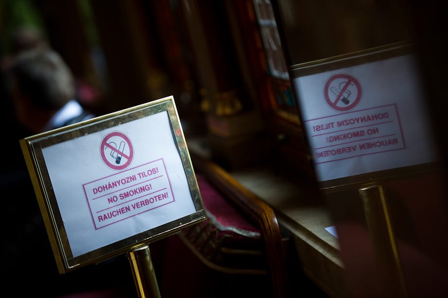 Már augusztus közepétől tilos a dohányzás az Parlamentben