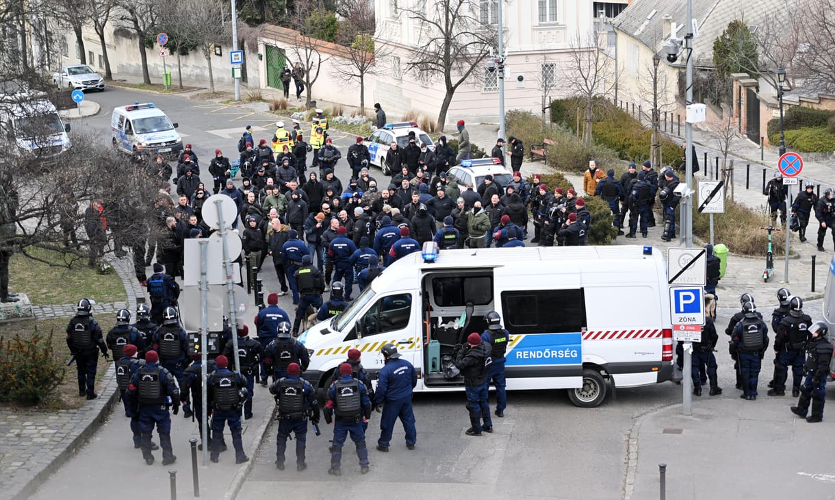 Újabb elfogatóparancsot adtak ki a kitörés napi verekedések ügyében