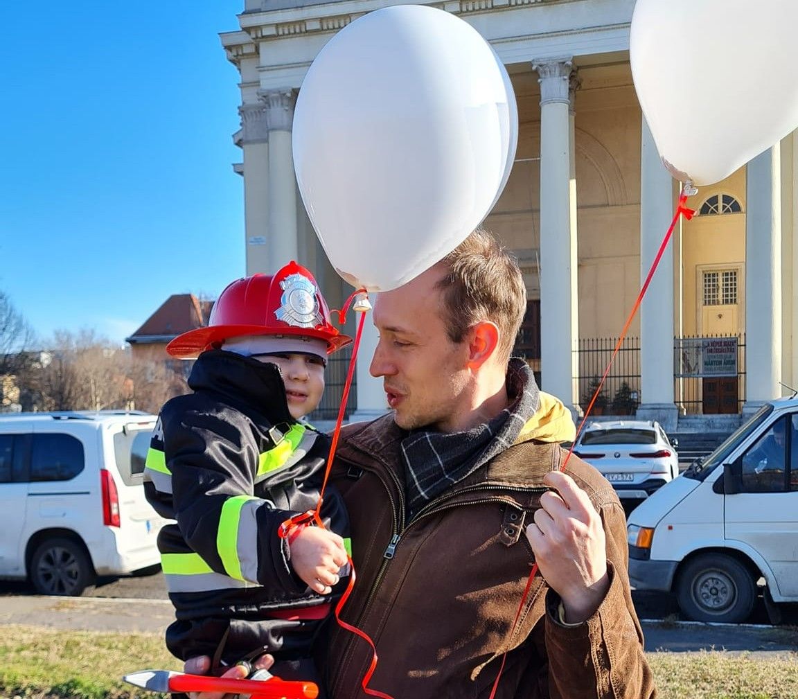 Megkapta utolsó kemoterápiás kezelését Nimród, akit heteken át tűzoltók bátorítottak