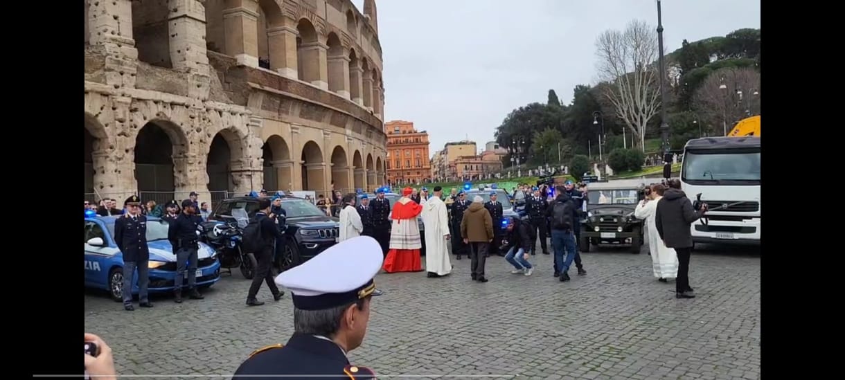 Rádudáltak Erdő Péterre a Colosseumnál, mert áldást osztott