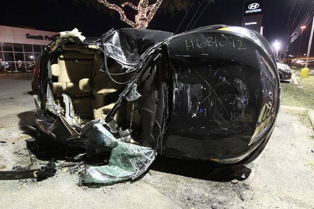 18 autót tört össze egy ámokfutó, hétszázezer dollár a kár