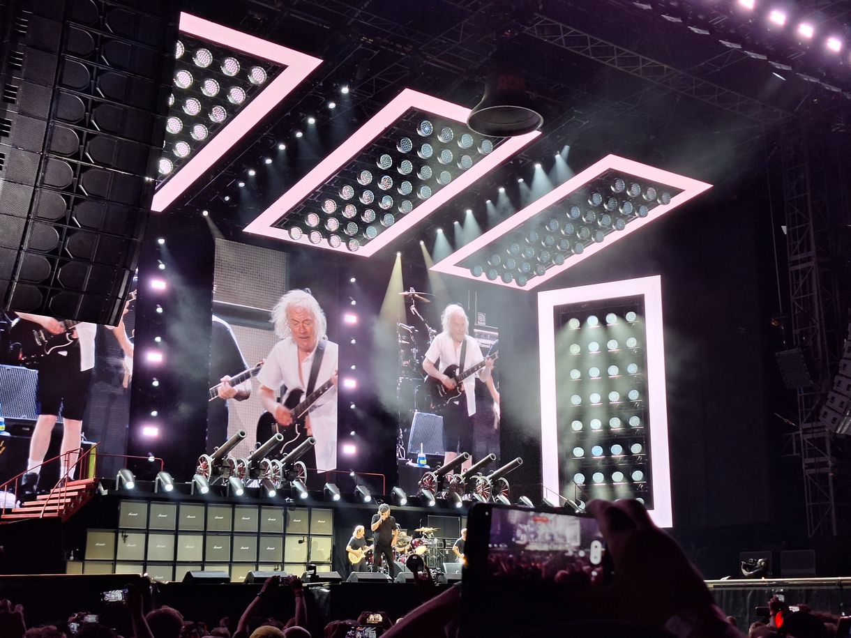 Régi idők rock and rollja, minden idők közönségének – ilyen volt a pozsonyi AC/DC-koncert