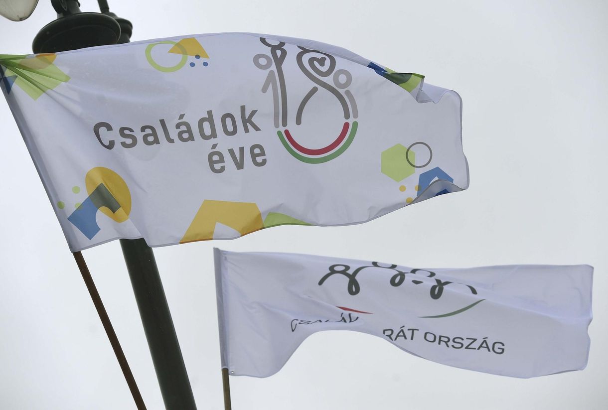 Balavány: Csalás a családdal