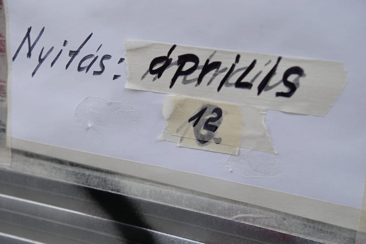Az újranyitás ellenére áprilisra is kérhetnek a cégek bértámogatást