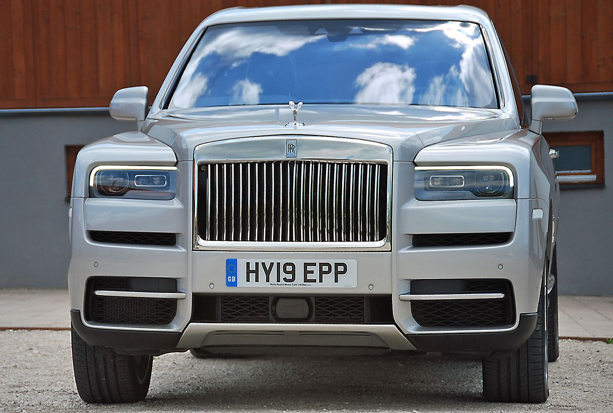 Kipróbáltuk Ronaldo családi autóját – ilyen a 110 milliós Rolls-Royce Cullinan