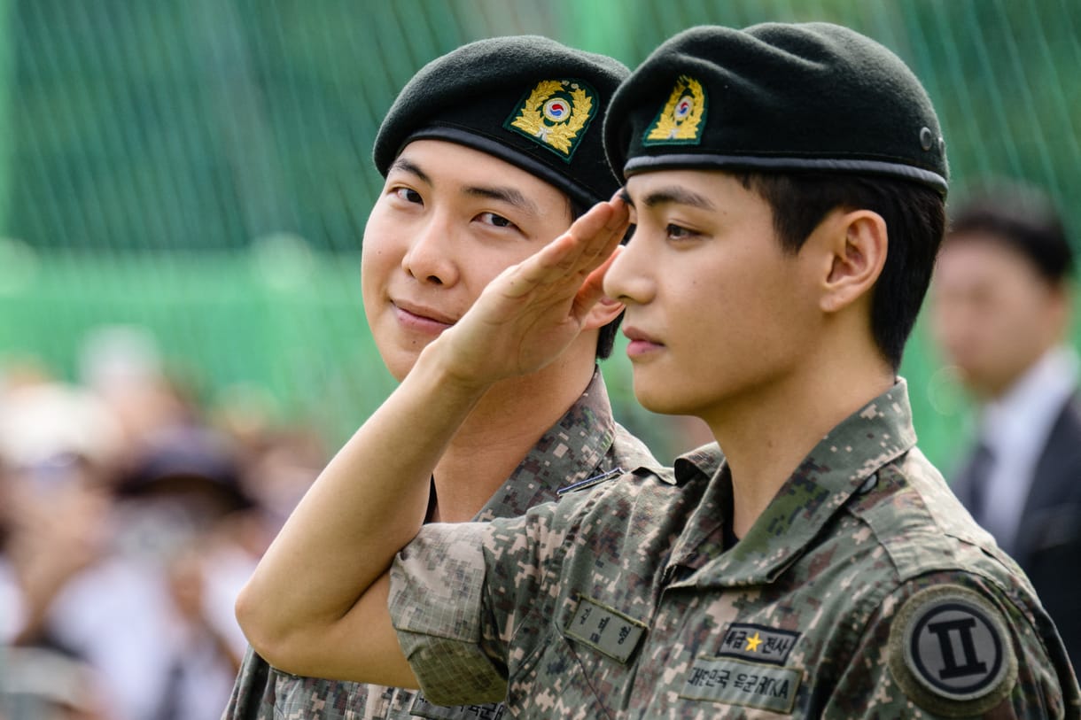 Leszereltek a legismertebb K-pop-együttes tagjai, újra egyesülhet a banda