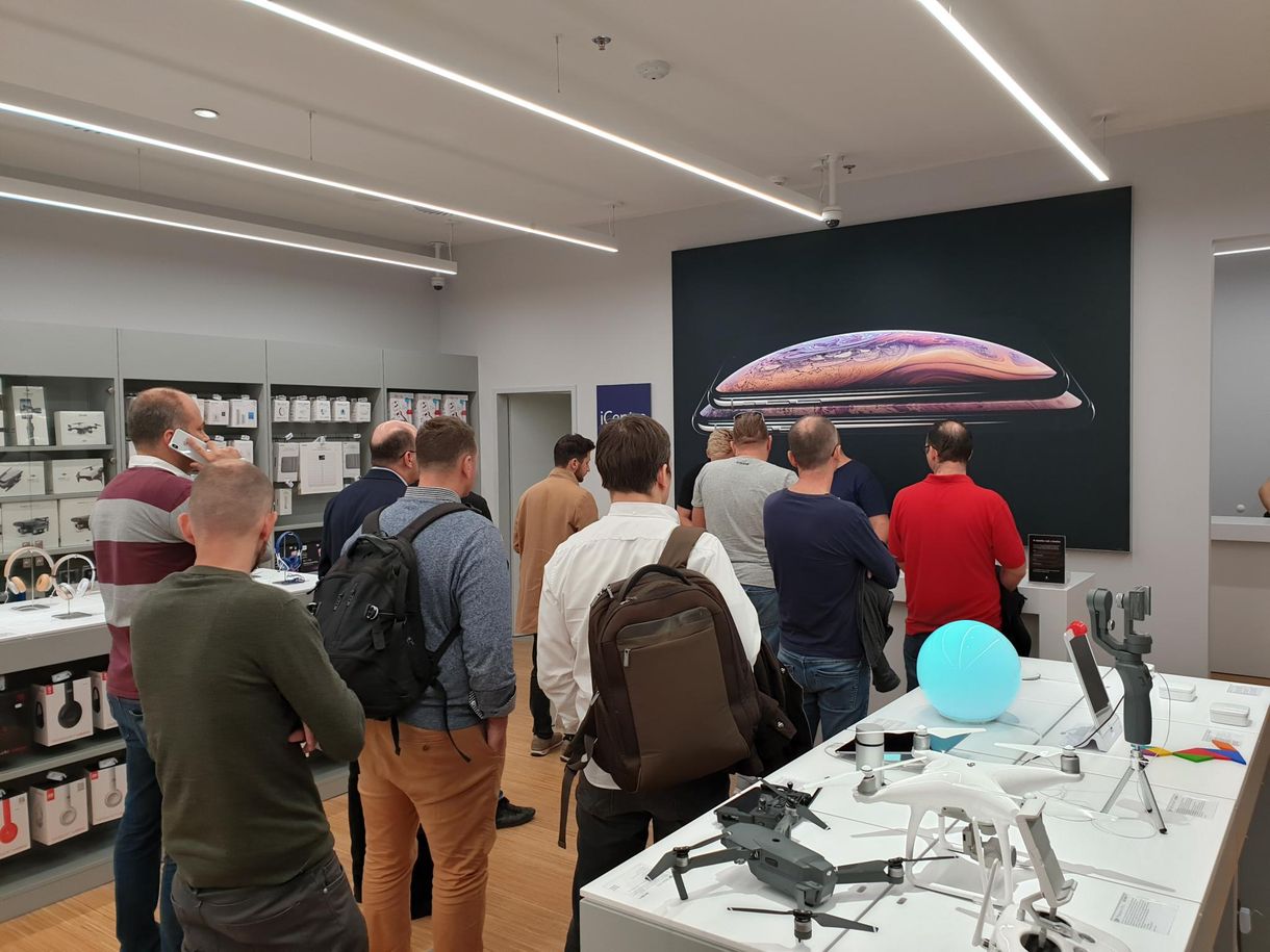 Ebből nem lesz forradalom: az új iPhone-ok budapesti nyitányán jártunk – mintegy 10 másik emberrel
