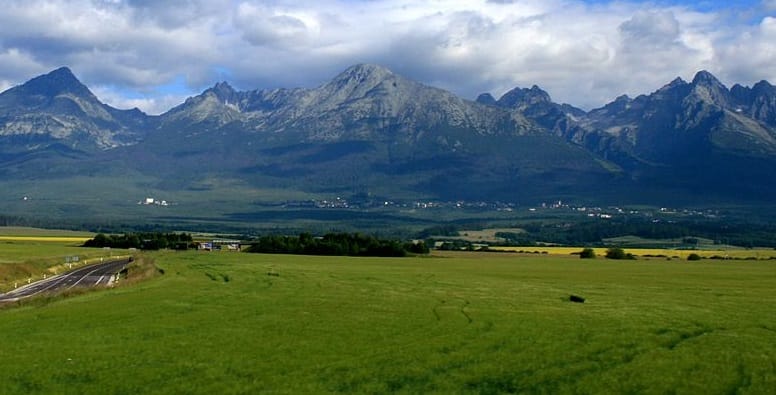 Több száz métert zuhant egy házaspár a Tátrában, a nő túlélte