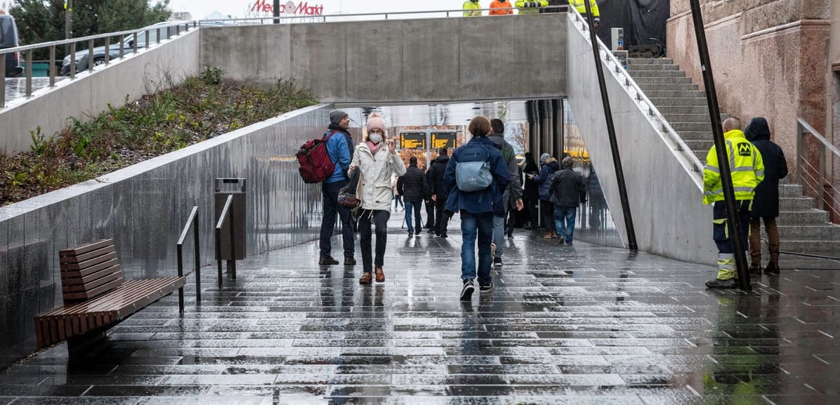 Vége a lépcsőzésnek, átadták a Széll Kálmán téri gyalogos átjárót