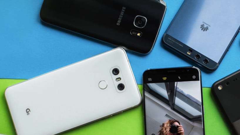 Több androidos telefongyártót szégyenpadra küldene a Google