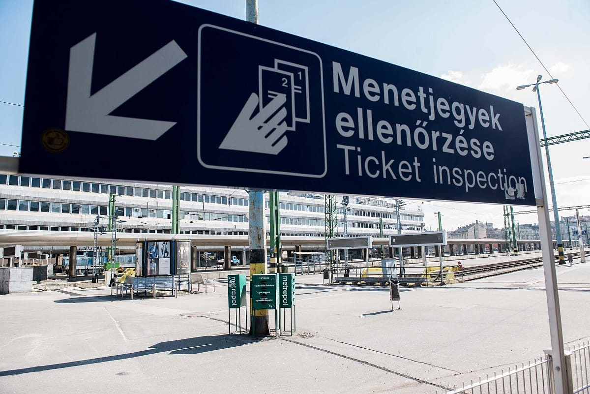 Hétfőtől eSzemélyihez is hozzárendelhető a vasúti bérlet