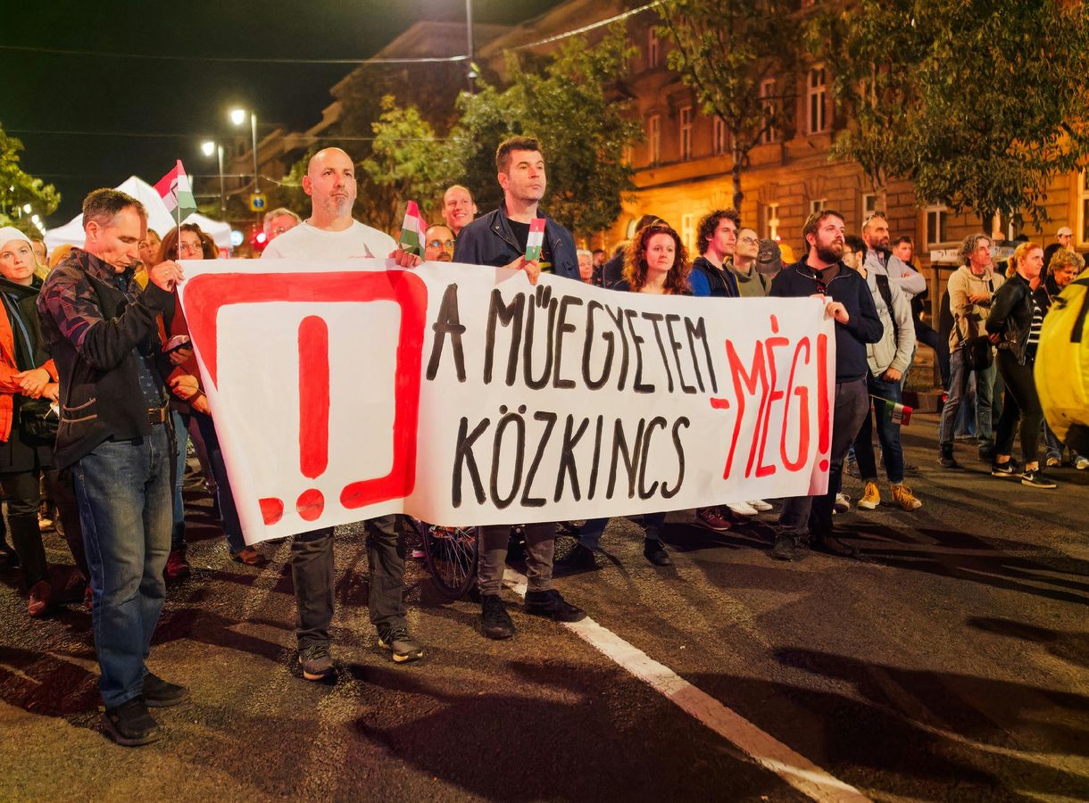 Kapcsolatokat keresnek az EU-s pénzekből kizárt magyar egyetemek Brüsszelben
