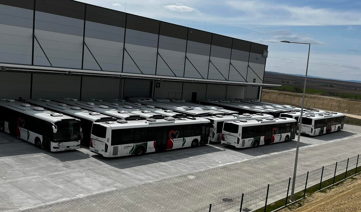 Hadházy: Egy pátyi telepen állnak a négy éve 2,75 milliárdért vett szűrőbuszok
