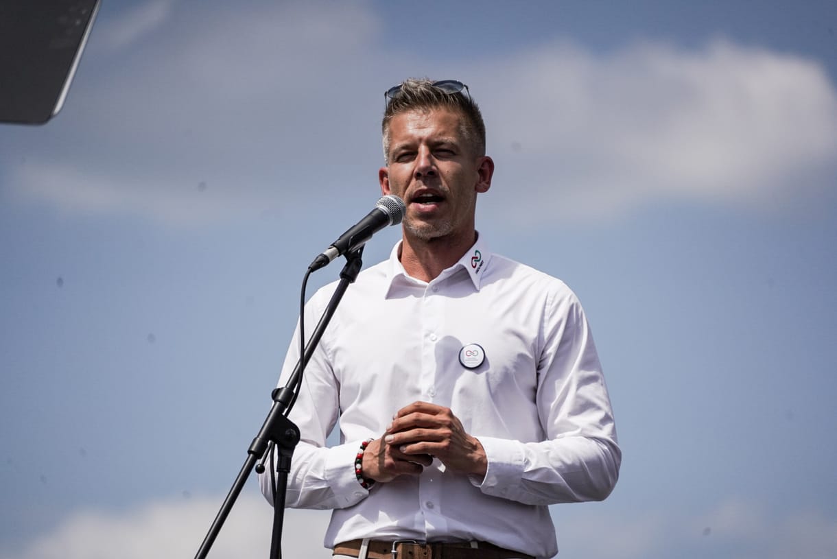 Benyújtotta az ügyészségnek Magyar Péter a felülbírálati indítványt a Völner–Schadl-ügyben