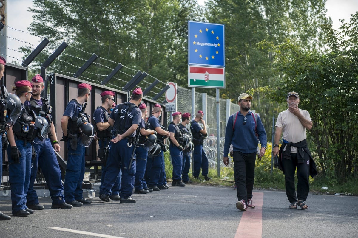 Atv.hu: Ultimátumot adtak a menekültek a rendőröknek Röszkénél