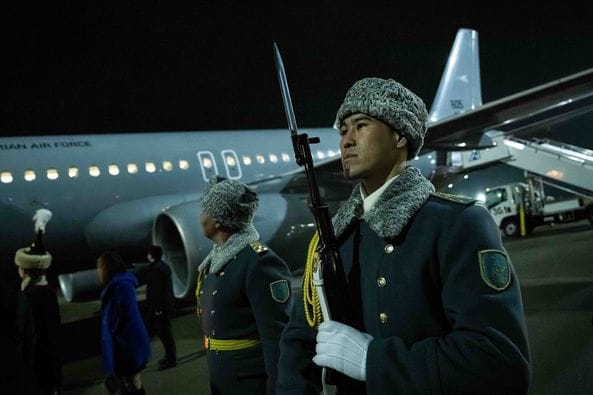 Orbán és Szijjártó landoltak Asztanában, ahol elneveznek egy utcát Petőfi Sándorról