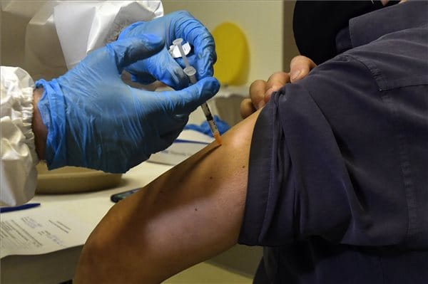 Sok uniós képviselő nem érti, hogyan rendelhetett Németország különutasként a vakcinából