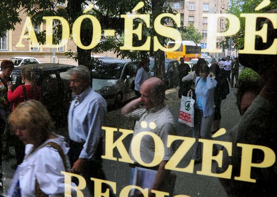 Volt APEH-osokat vádolnak hivatali befolyással való üzérkedéssel