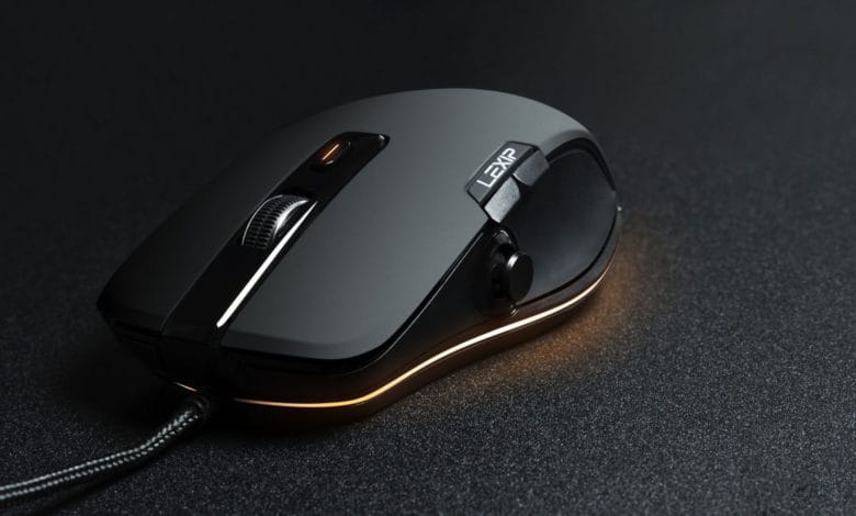 Új számítógépes egér: erre még egy mini joystick is ráfért