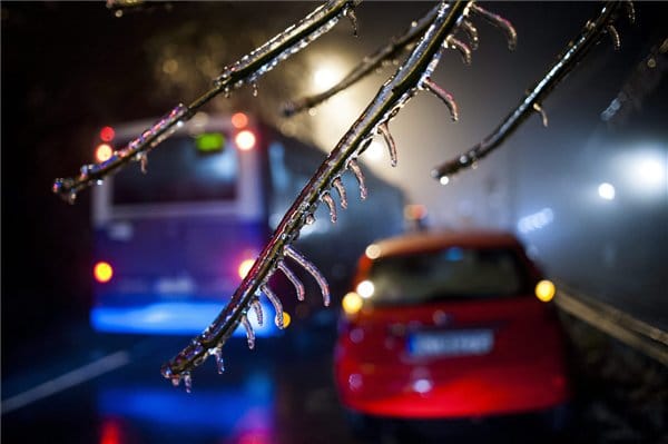 Ónos eső: csak konvojokban engedik a forgalmat a Budakeszi úton