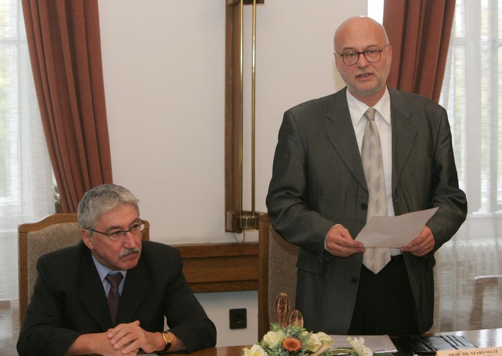 Jól elbánnak a fiktív lakcímbejelentőkkel