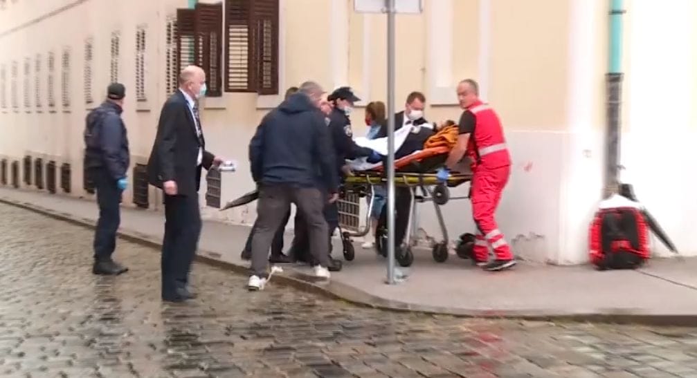 Gépfegyverrel lövöldözött a horvát kormány épülete előtt egy férfi