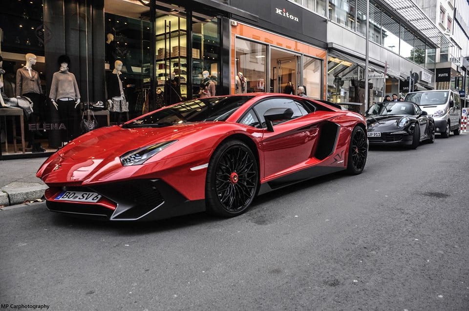 Hoppá: valaki már gyötri a brutális Lamborghini Aventadort