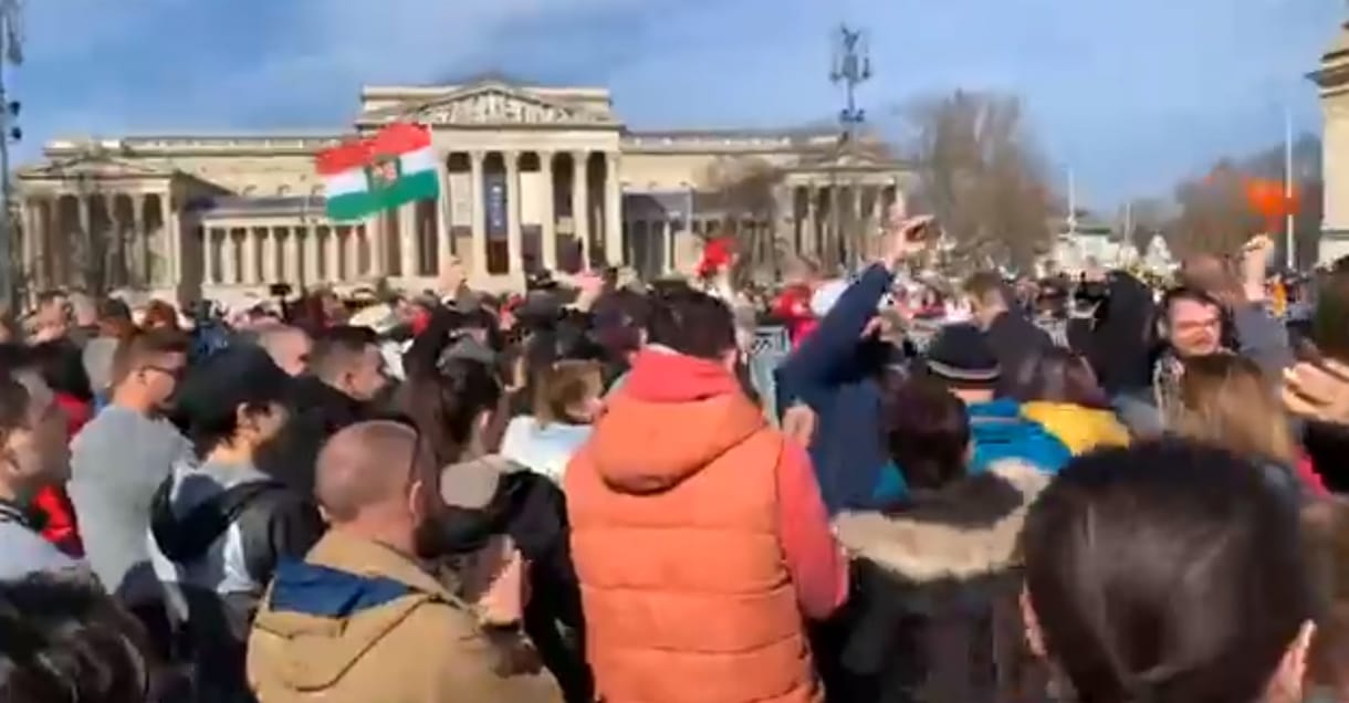 A rendőrök 142 embert feljelentettek Gődényék tüntetése után