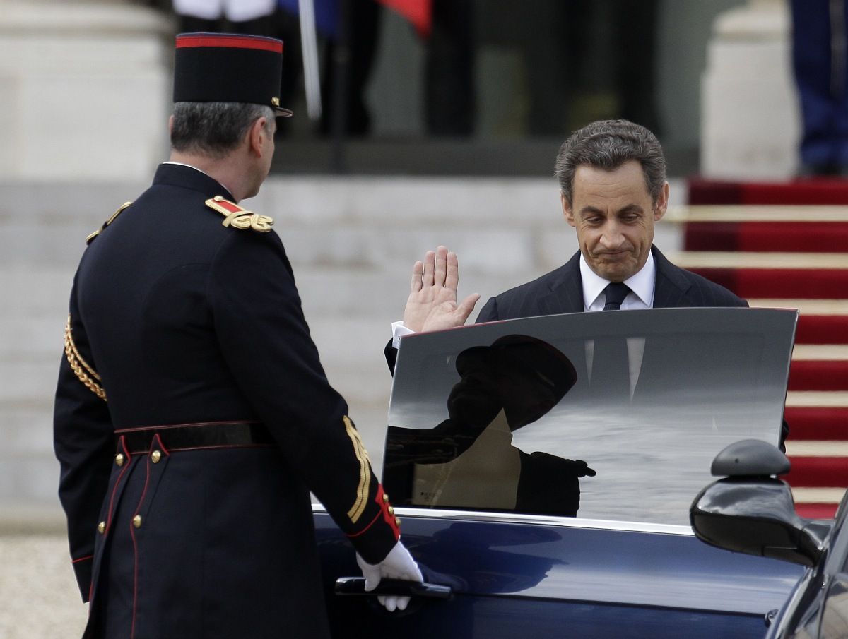 Sarkozy a francia alkotmánytanácsban folytatja