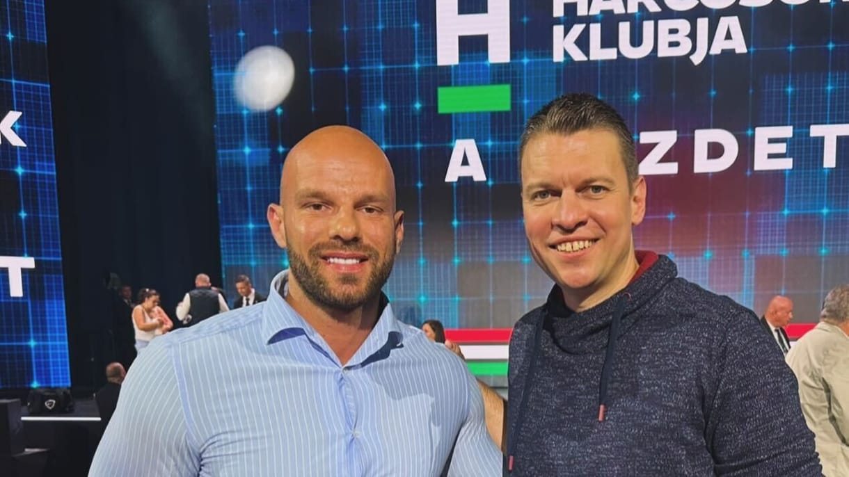 Válasz Online: Idősek lehúzására játszó hálózat vezetőjével pózolt Menczer Tamás a Harcosok Klubjában