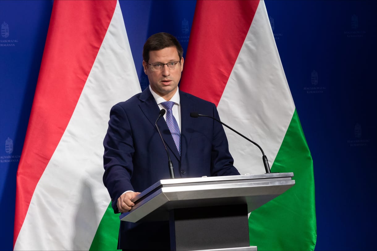 Gulyás Gergely: Elmebeteg állhat a bombariadók mögött, nem tudjuk, mi és hogyan épül Rákosrendezőn – ez történt a kormányinfón