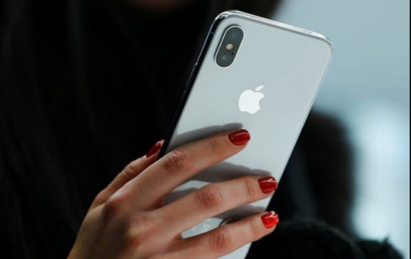 Lehet, hogy nem lesz szám az iPhone név mellett a jövőben?