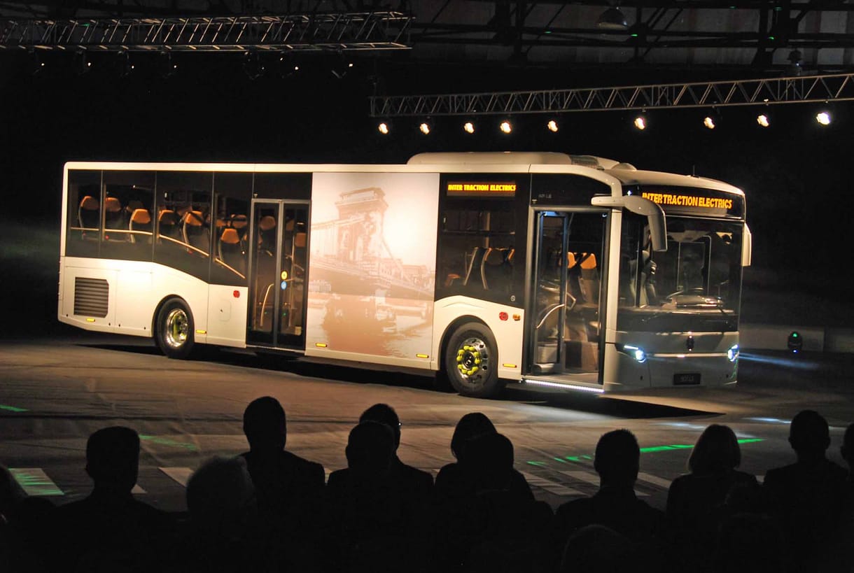 Akkora show-n mutatták be az új magyar buszt, mint egy luxus-Mercedest – képek