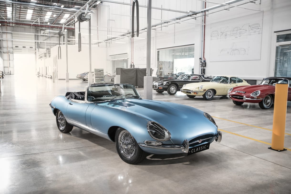 Nagyot lépett a Jaguar: 2020-tól az összes autójában lesz elektromos meghajtás