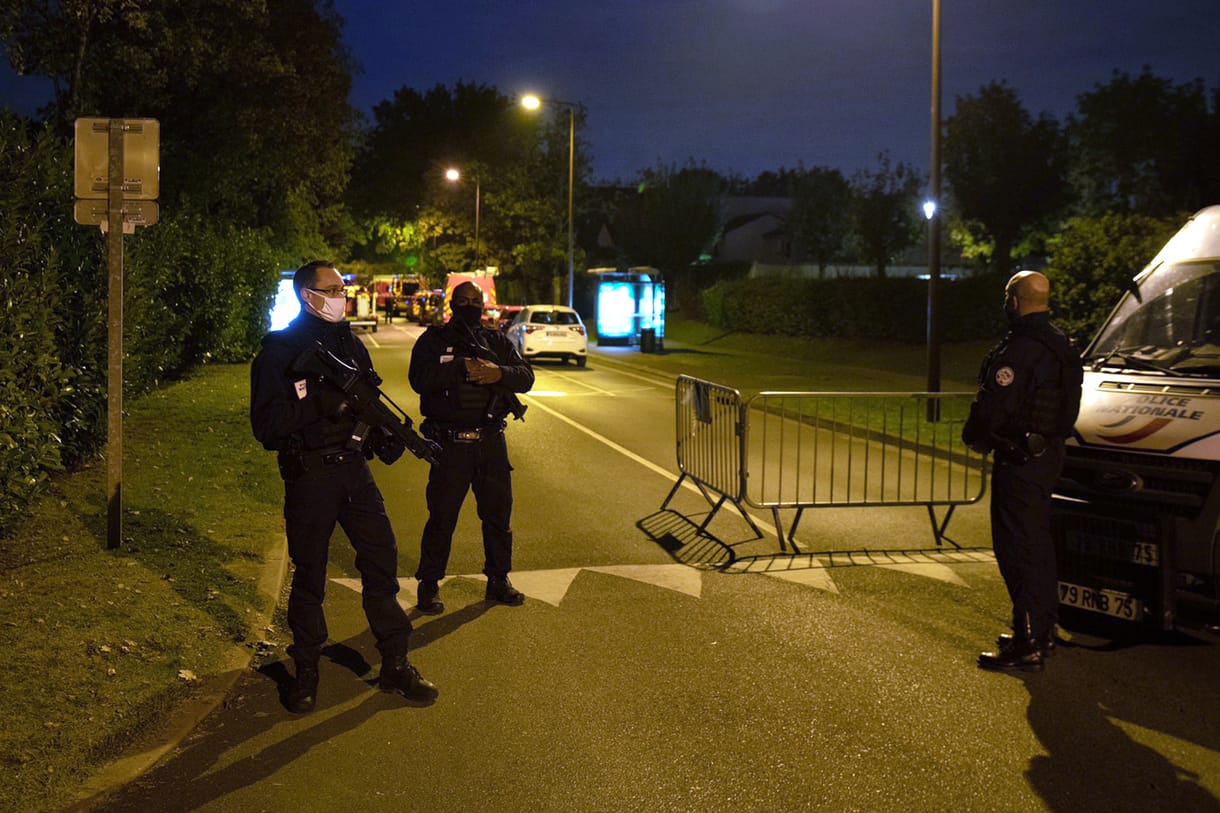 Hét ember ellen emeltek vádat a lefejezett tanár ügyében