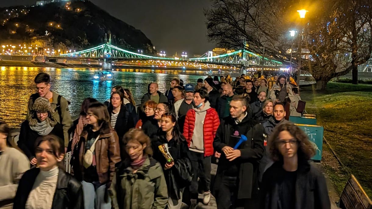 Újabb tüntetést szervez Hadházy Ákos az Erzsébet hídra