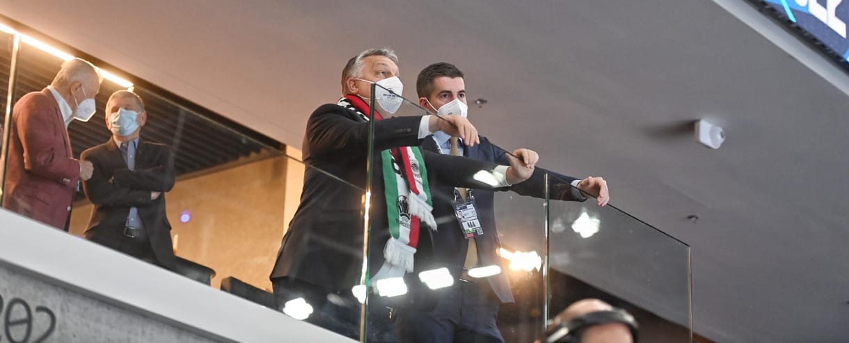 Orbán Viktor Kocsis Mátéval, Kövér László Schmitt Pállal diskurál a kézilabda-Eb megnyitóján