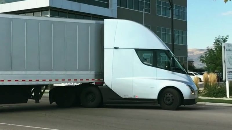 Elvileg néma, de mégis van egy egészen szokatlan hangja a Tesla kamionjának