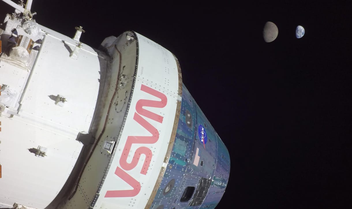 Kiszabadult a Hold „fogáságból” a NASA űrhajója, az Orion