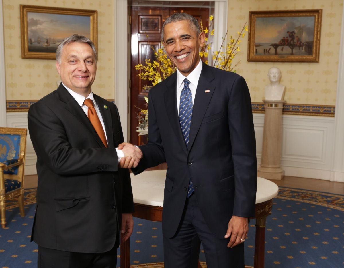 Fotók: Orbán csak bejutott a Fehér Házba