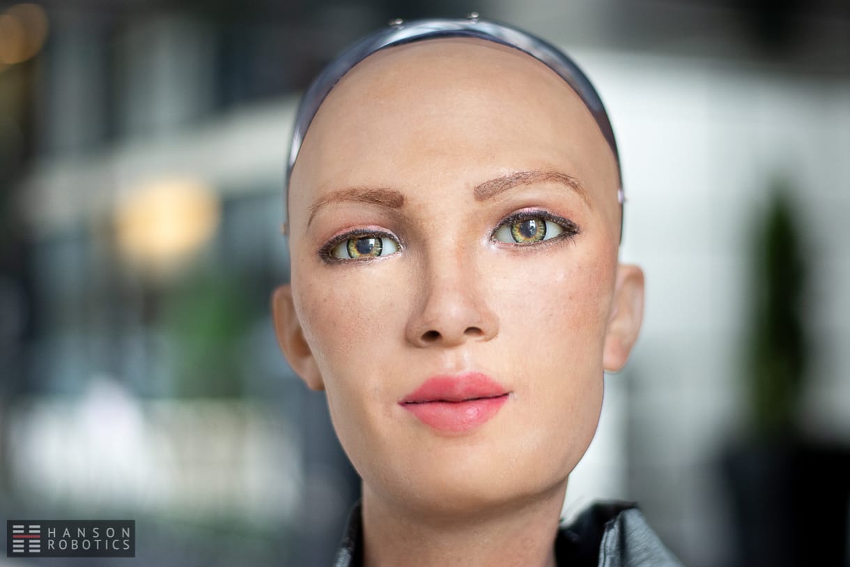 Beindítják a robot tömeggyártását, ami időseket és betegeket segít majd gondozni